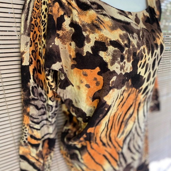 Per Se Animal Print. Stretchy Blouse - Picture 3 of 8